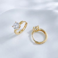 Boucles d'oreilles classiques en or jaune 18 carats avec diamant de laboratoire solitaire étoile, à quatre griffes, rondes, à clipser