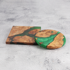 Tagliere Artigianale in Legno e Resina Epossidica, Vassoio per Formaggi in Legno d'Ulivo e Resina Effetto Fiume Acquamarina, Sottobicchieri - Product Image 6