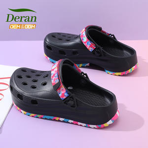 أحذية DERAN OEM ذات نعل سميك مضاد للانزلاق مع فتحات، أحذية كلوغ عصرية شائعة جداً، بيع مباشر من المصنع، أحذية EVA مع شعار مخصص - Product Image 1