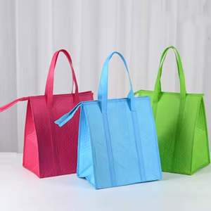 Sac isotherme personnalisé en non-tissé, écologique et jetable, avec poignée souple et isolation en feuille d'aluminium pour repas à emporter - Product Image 2