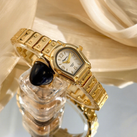Montre pour femme élégante et unique avec cadran tête de serpent PRO22