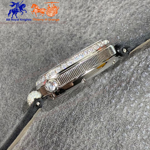 Reloj con Bisel de Diamantes Ovalados, Esfera de Nácar con Números Romanos y Correa de Cuero Negra - Product Image 5