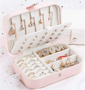 กล่องใส่เครื่องประดับสำหรับเดินทางขนาดเล็กแบบขายส่ง พร้อมแผ่นสำหรับเก็บต่างหู แหวน สร้อยคอ กำไลข้อมือ - Product Image 5