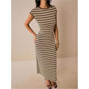 Vestido midi de punto ajustado con cuello redondo y manga casquillo a rayas para mujer, informal, transpirable, de verano. - Product Image 1