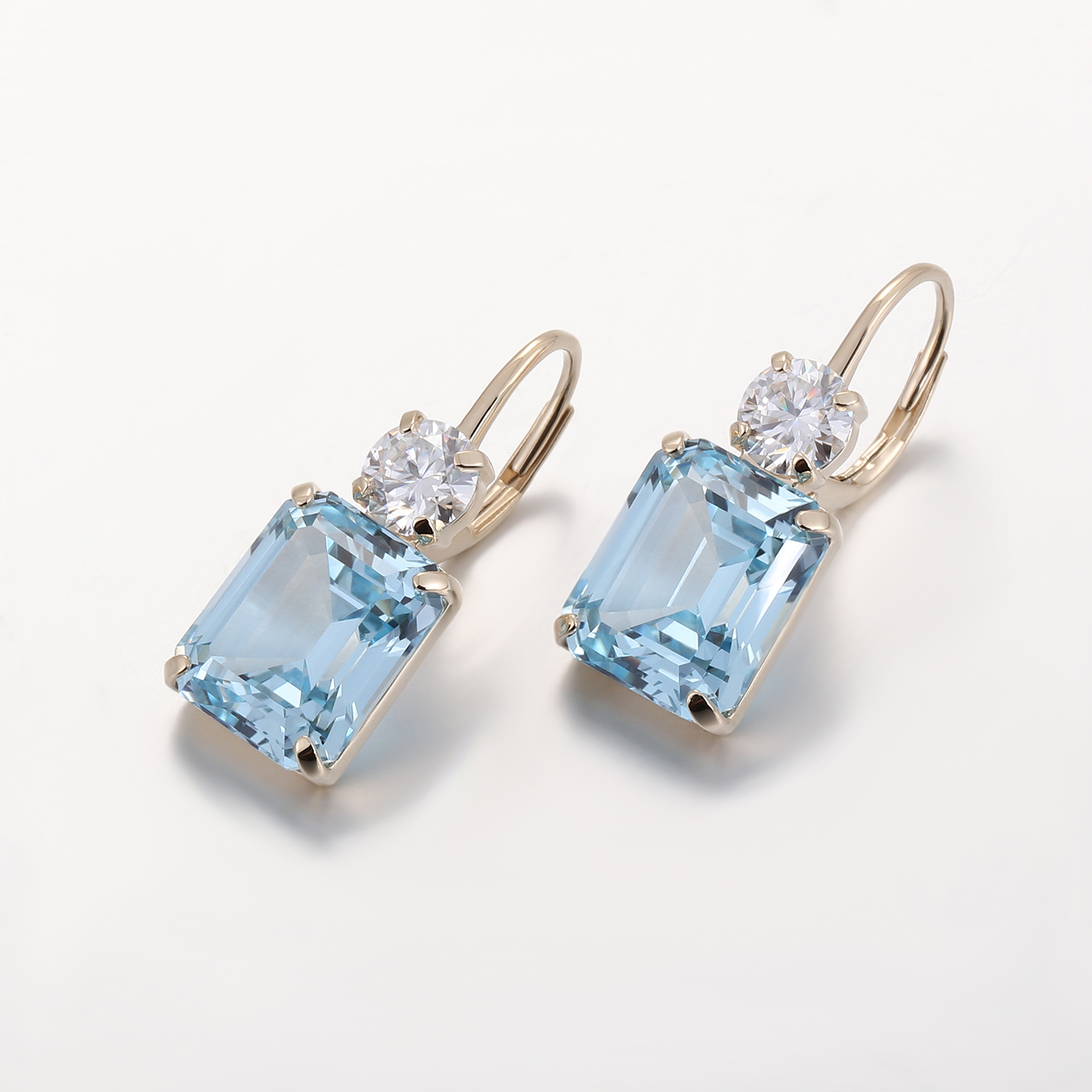 Boucles d'oreilles en or 10 carats avec pierres précieuses cultivées en laboratoire
