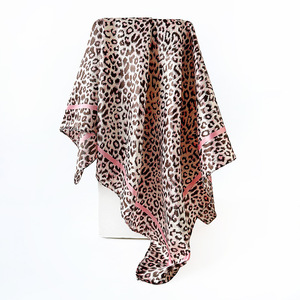 Foulard Quadrato in Raso Finto Seta con Stampa <span class=keywords><strong>Leopardata</strong></span> Stile Europeo-Americano 90cm - <span class=keywords><strong>Sciarpa</strong></span> Estiva Vintage da <span class=keywords><strong>Donna</strong></span> - Ingrosso - Product Image 5