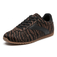 Vente en gros OEM Chaussures de sport rétro pour femmes en PU et daim synthétique à imprimé taches de dalmatien, chaussures de tous les jours, semelle extérieure en TPR caramel, baskets à lacets