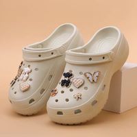 Breloques de chaussures de luxe en strass pour femmes, accessoires de mode trèfle et ours, embellissements pour sabots, vente en gros à prix abordable