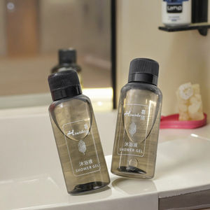 Ensemble de salle de bain d'hôtel de luxe Équipements jetables Format voyage Gel douche et shampooing inclus en plastique - Product Image 6