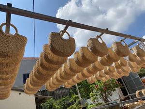 Vendedor superior marrón claro estilo clásico agua Jacinto ratán bolsa mimbre paja cesta puerta regalo vacaciones decoración hecha a mano Vietnam - Product Image 2