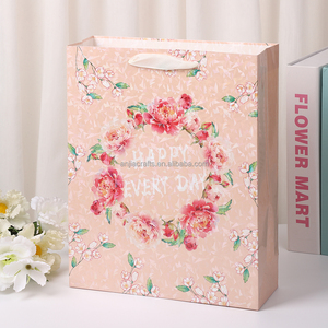 Boîte cadeau de <span class=keywords><strong>chocolat</strong></span> <span class=keywords><strong>Ferrero</strong></span> <span class=keywords><strong>Rocher</strong></span> écologique, bonbons de qualité alimentaire, matériaux recyclés, forme personnalisée, laminage mat, gaufrage UV - Product Image 1