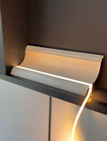 Lampe d'angle suspendue lumineuse moderne en alliage d'aluminium série 6000 avec revêtement en poudre pour plinthe, plafond, sol et mur