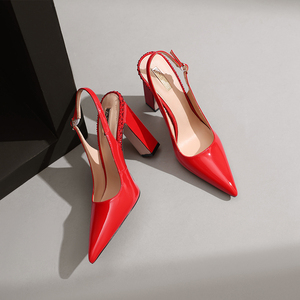 Sandales à talons hauts rouges en cuir verni à bout pointu, personnalisées par le fabricant, avec strass, talon épais, à enfiler, pour fêtes et mariages - Product Image 2