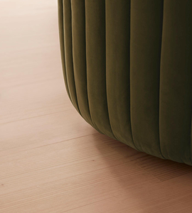 Fauteuil d'appoint pivotant de luxe en velours vert tendance avec cadre en bois pour hôtel - Product Image 5