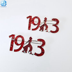 Spilla Rossa con Strass Numero Theta della Sorority Delta Fortitude 1913 per la Celebrazione del Anno di Fondazione dell'Organizzazione Greca - Product Image 2