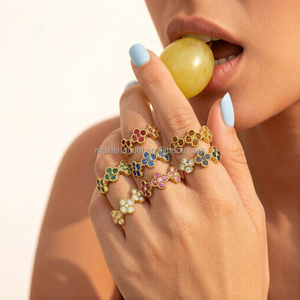 Elegante Bracciale/Collana Tennis da Donna in Acciaio Inossidabile Placcato Oro 18K con Diamanti Disponibile all'ingrosso. - Product Image 3