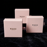 Boîtes cadeaux carrées légères et élégantes Talent Pink 9*9*3.5cm Modèle SW121 Service de fabrication d'échantillons disponible