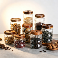 Bocaux de conservation en verre borosilicate côtelé en gros avec couvercle hermétique en acacia pour grains de café, noix, pâtes et épices