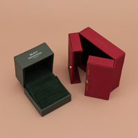 Boîte à bijoux de luxe à double porte avec logo personnalisé, intérieur en velours rouge gaufré, boîte cadeau pour bague, collier, bracelet, emballage de mariage