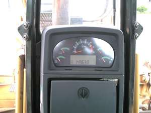 รถดันดิน CAT D8T มือสอง ปี 2012 ใช้งานน้อย เครื่องยนต์ 310 แรงม้า ความจุ 7.5 เมตร  โครงสร้างใต้ท้องรถและชิ้นส่วนหลักอย่างดีเยี่ยม - Product Image 3