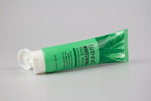 Hydrate en profondeur la peau sans laisser de traces grasses sur le visage Nettoyant visage éclaircissant FENNEL 100ml Extrait d'aloe vera hydratant - Product Image 5