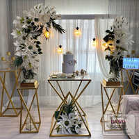 Table de mariage moderne en acier inoxydable doré avec plateau en verre trempé pour usage commercial extérieur et salle à manger