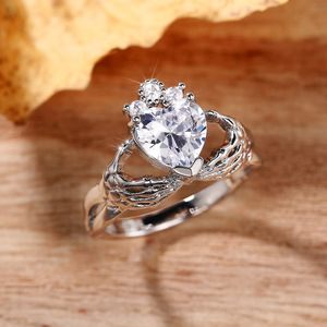 Anello con Cuore e Zircone, Gioiello Romantico da Donna, Regalo di San Valentino - Product Image 1