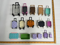 Gantungan Kunci Koper Mini Plastik ABS Kotak Penyimpanan Perjalanan Logo Kustom Tempat Perhiasan Pil Hadiah Promosi Grosir