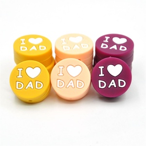 Nouveaux articles sans BPA, <span class=keywords><strong>perles</strong></span> focales en silicone de 20 mm avec <span class=keywords><strong>lettres</strong></span> de l'alphabet « J'aime maman/<span class=keywords><strong>papa</strong></span> » pour stylos, fabricants de <span class=keywords><strong>perles</strong></span> en silicone - Product Image 4