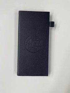 Carpeta de presentación de facturas personalizada de cuero PU negro con LED, magnética, recargable e iluminada - Product Image 2