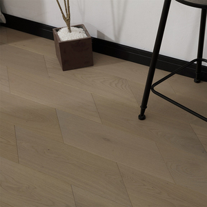Plancher en chêne blanc multicouche CE à âme rigide, moderne, préfini, grade ABC, 12 mm, à joint chevron, pour supermarché - Product Image 1