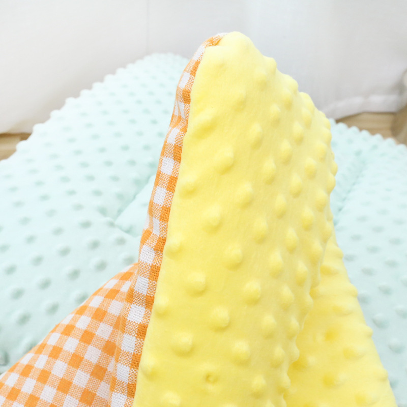 Tapis peluche en forme de haricot - peluche jaune à carreaux orange
