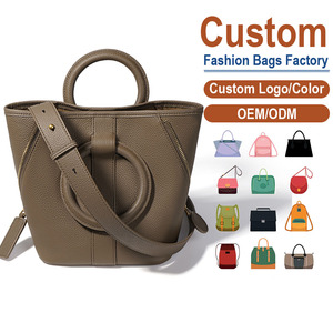 Sac bandoulière structuré en cuir pleine fleur à texture fine grainée avec détail anneau en cuir véritable Fabricant de sacs sur mesure - Product Image 1