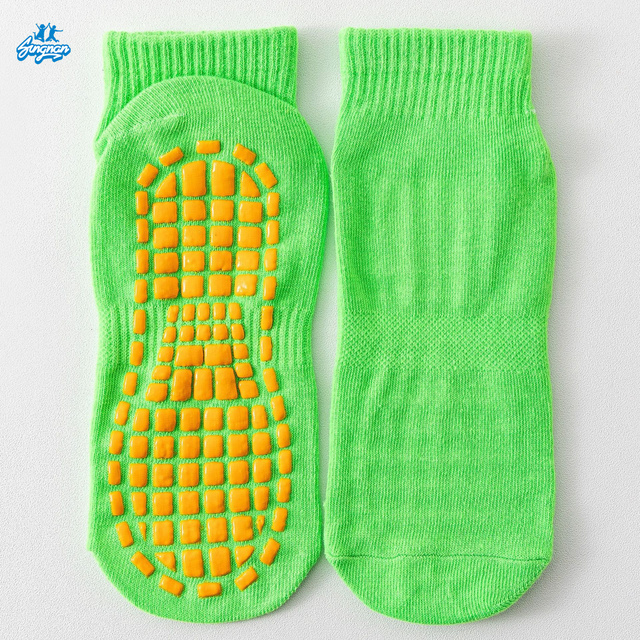 Sky Zone Anti-slip Trampoline Socks for Kids & Adults Ankle High Knitted Polyester Breathable Silicone Traction Jumping Socks