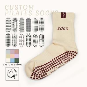 Chaussettes en coton antidérapantes pour femmes, style nouveau, pour Pilates, yoga, vente en gros, logo personnalisé, chaussettes de ballet antidérapantes - Product Image 1