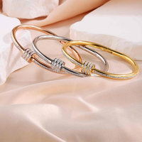 Bracelet à clous personnalisé haut de gamme, style européen et américain, nouvelle collection, bijoux pour femmes en acier inoxydable plaqué or, très vendu