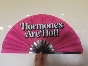 Làm cho lễ hội âm nhạc lớn nhảy múa tùy chỉnh quạt tay nhựa vỗ tay vải gấp Cá nhân hóa sự kiện đám cưới lớn quạt kích thước lớn - Product Image 6