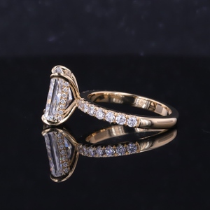 แหวนเพชรแล็บ 18k ทองคำ ประดับเพชรแล็บทรงเรเดียนท์คัท แหวนหมั้นแฟชั่นสุดหรู - Product Image 4