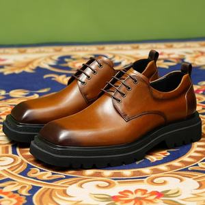 Nouvelles Chaussures d'Affaires pour Hommes, Mocassins Artisanaux en Cuir de Vachette de Haute Qualité pour l'Hiver et l'Automne, Idéales pour Mariages, Fêtes et Marche Pieds Nus - Product Image 1