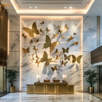 Nouvelle statue d'art mural papillon en or moderne pour l'entrée d'hôtel personnalisée Sculpture murale papillon en acier inoxydable pour la décoration publique