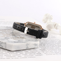 Montre tendance pour femme, best-seller, minimaliste, carrée, avec bracelet en cuir, légère, de luxe, petit cadran vert, vente en gros d'usine