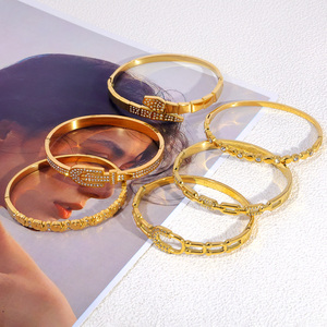 กำไลข้อมือเปิดแบบโซ่ผสมสแตนเลสสตีลแฟชั่น POWELL สำหรับผู้หญิง ชุบทอง 18k ประดับเพชร <span class=keywords><strong>CZ</strong></span> กันน้ำ ป้องกันการหมอง ขายส่งเครื่องประดับ - Product Image 2