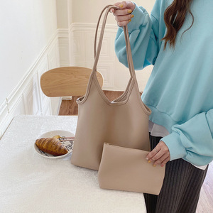 Sac à bandoulière minimaliste grande capacité pour femme, couleur unie, léger, en cuir souple, avec boucle magnétique, pour usage quotidien - Product Image 4
