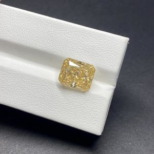 เพชรโมอิสซาไนต์สีเหลืองทรงเรเดียนท์ขนาด 10x12 มม. แบบเจียระไนไอซ์ครัช ผลิตในห้องปฏิบัติการ - Product Image 6