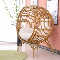 Échantillon gratuit Chaise balançoire en osier suspendue en forme d'oeuf pour l'intérieur moderne Meubles de jardin en rotin en métal Balançoire extérieure pour le patio