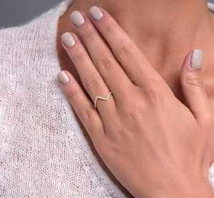 Anillos de Lujo Personalizables al por Mayor, Diseño Minimalista, Oro Sólido de 14K, Diamante Natural, Curvados, Media Eternidad, Forma de V, Pavé, Certificados - Product Image 6
