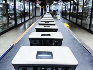 Inversor de Energía Inteligente Growatt SPF 5000 ES de 5KW, Inversor Solar Europeo de Onda Sinusoidal Pura, Salida Monofásica de 120-450VDC - Product Image 4