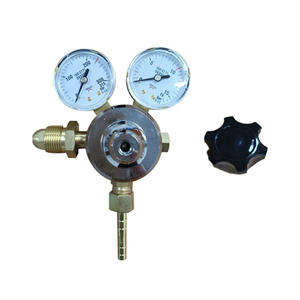 Régulateur de pression de coupe industriel de style américain pour dioxyde de carbone, oxygène, acétylène, avec manomètre d'oxygène, entrée orientée vers le bas - Product Image 5