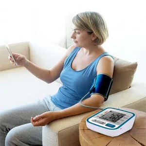 厂家批发销售三色背光臂带长度32厘米便携式医用显示血压机