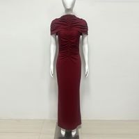Robe de soirée vintage tissée de luxe léger avec col montant, taille naturelle et plis, longueur maxi pour les soirées d'été